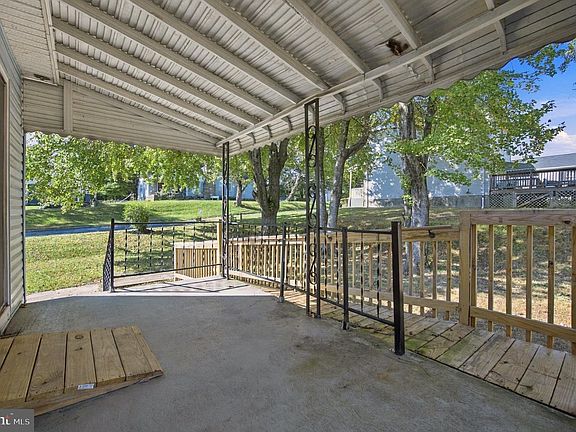 5th image of 3726 Springdell Ave