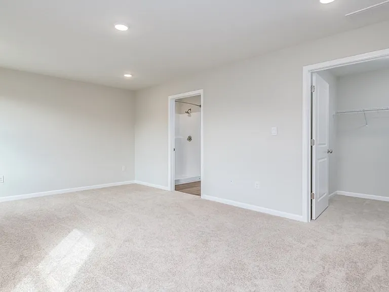 209 Courtland Dr — Photo 4