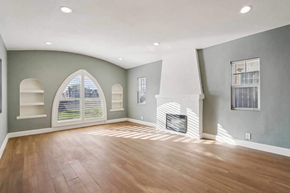 N East St-S2810-011.jpg