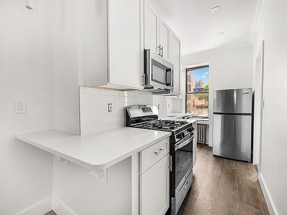 3rd image of 805 Washington St #3