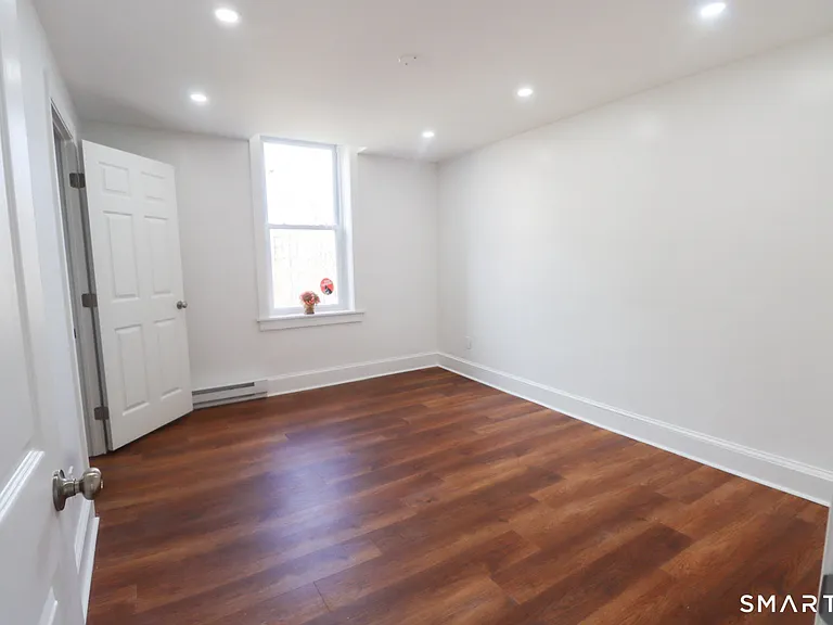 156 Garfield Ave — Photo 13