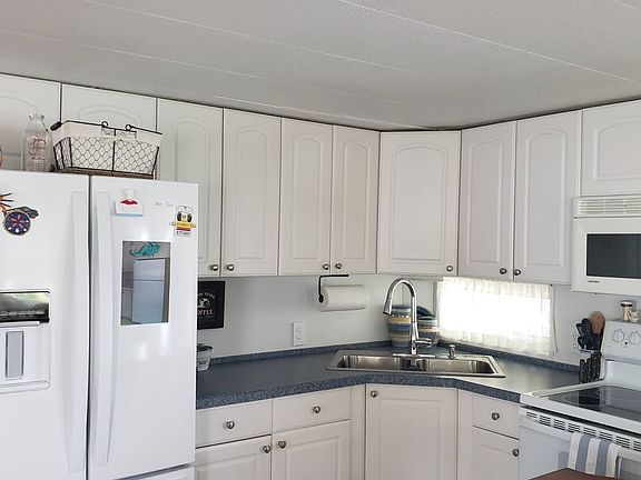 3rd image of 20627 Tahitian Blvd