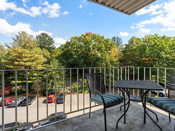 5th image of 34 Hamilton Rd APT 404