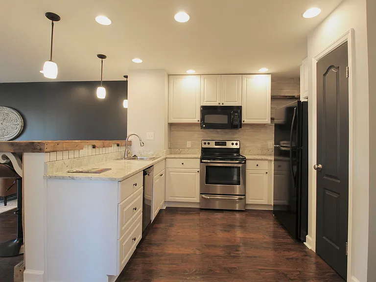 1340F Hunters Rd — Photo 5