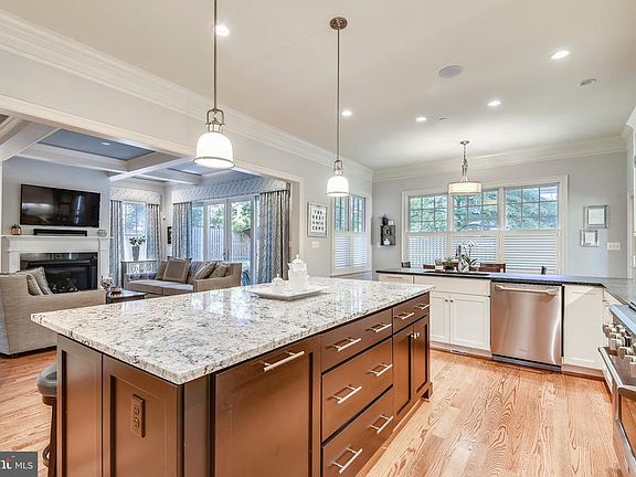 3rd image of 8210 Thoreau Dr