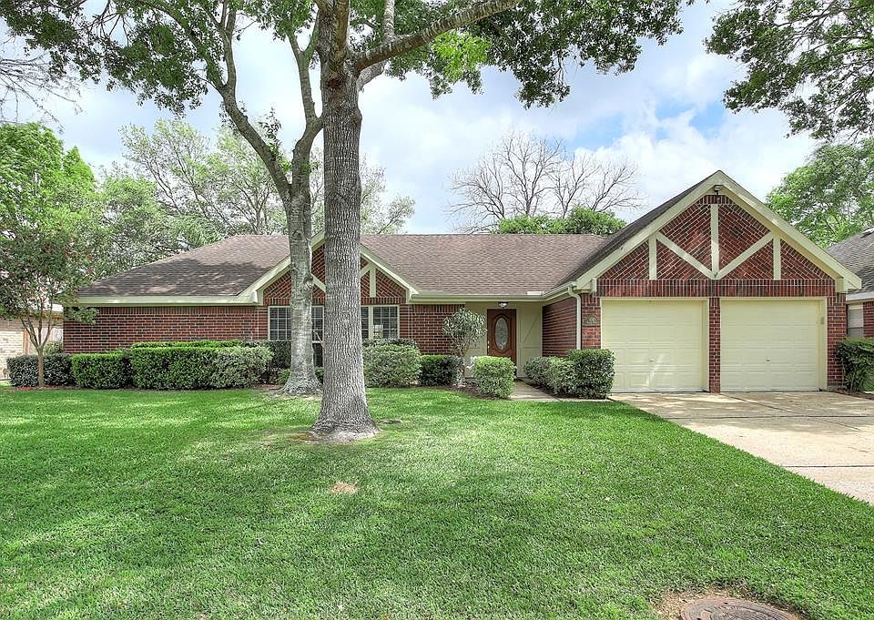 1st image of 414 Holly Fern Dr