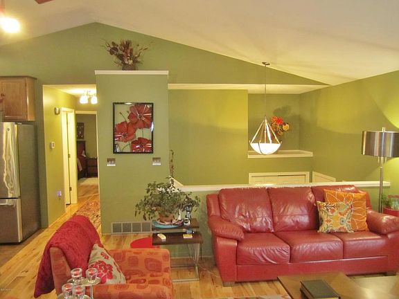 5th image of 10961 Creekside Dr