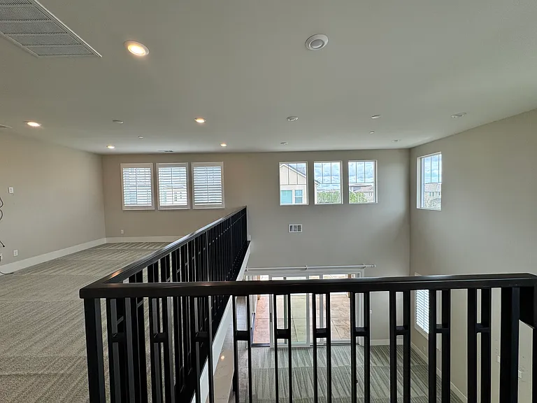 66 Ray — Photo 17