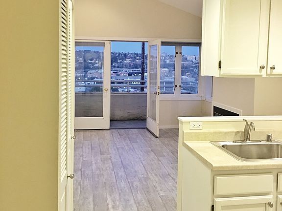 3rd image of 1115 5th Ave N APT 4