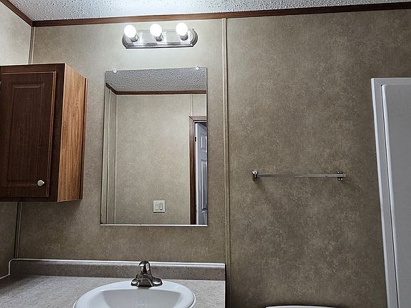 4th image of 127 Ashford Dr