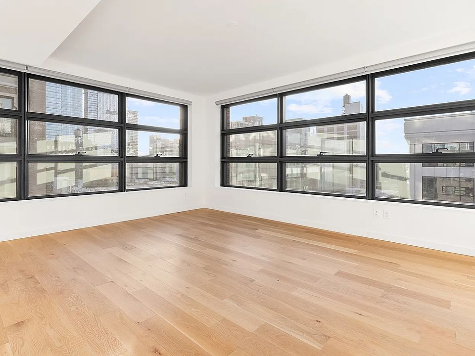 1st image of 547 W 47th St Room 312