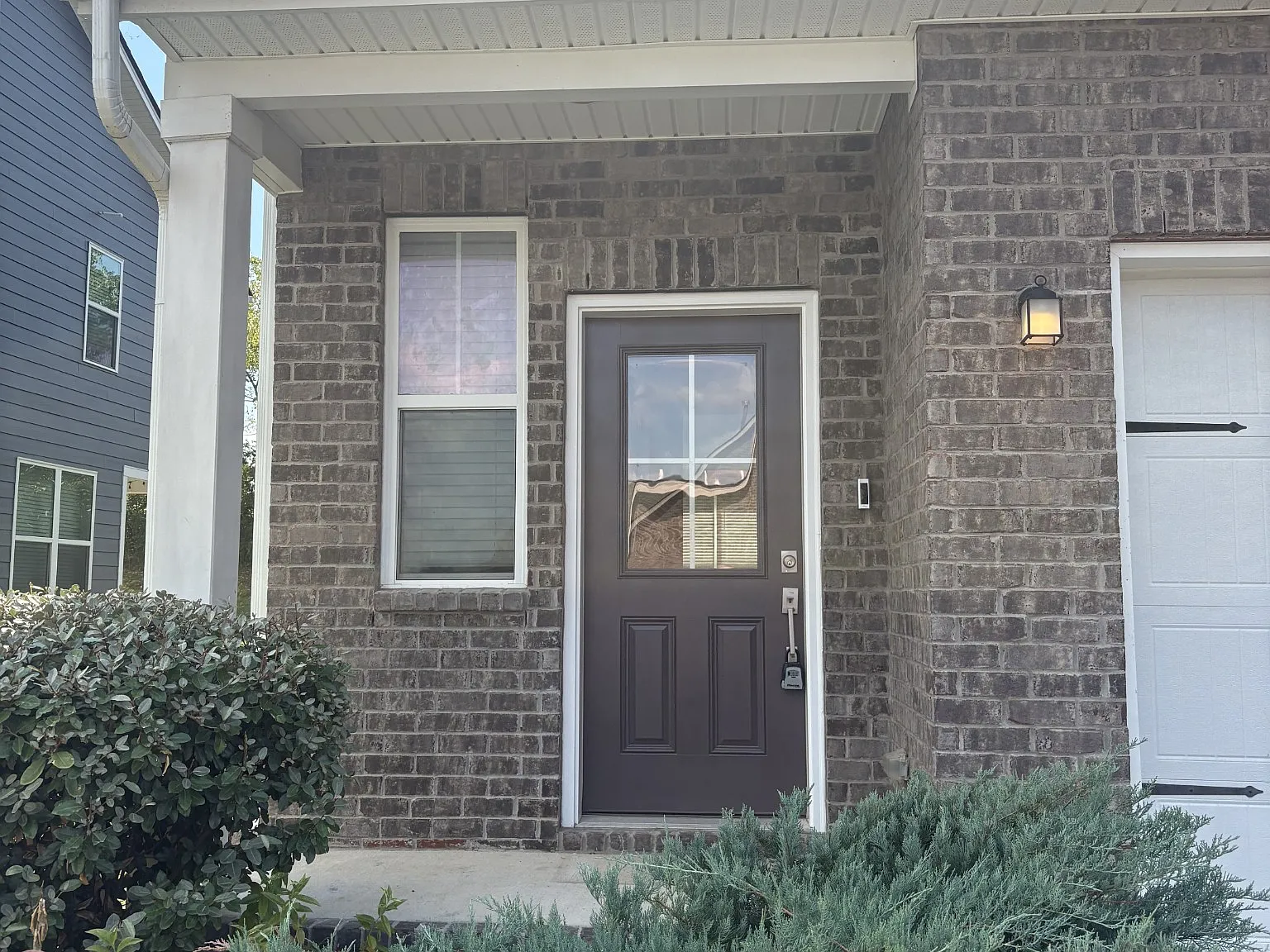 4 bed, 2241 sqft, $2,300 — Photo 2
