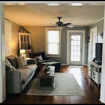 2nd image of 525 Mountain View Ave