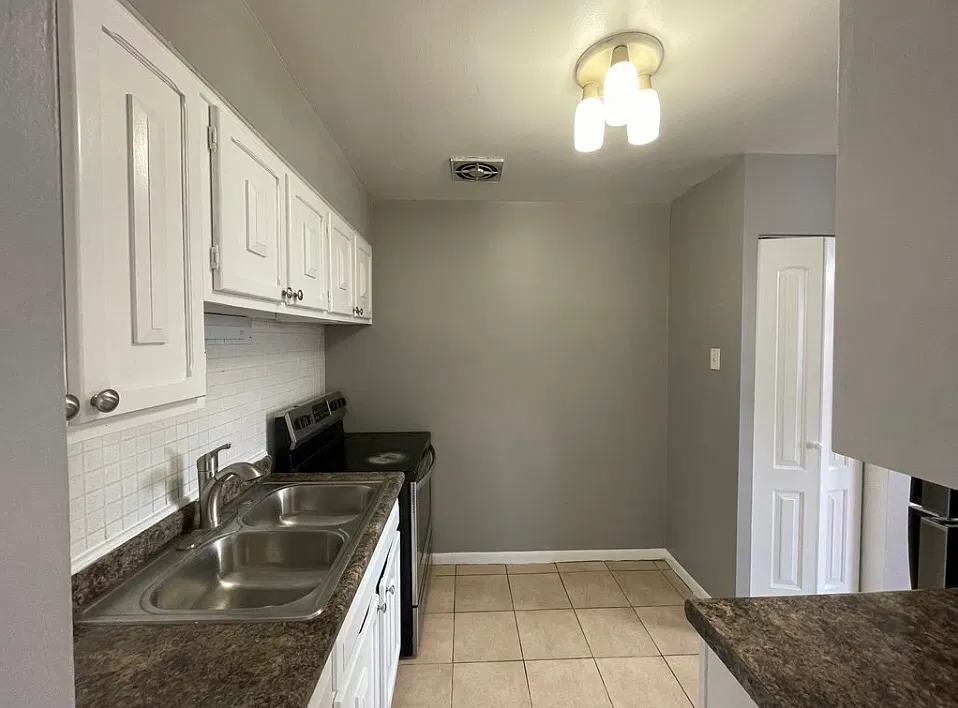 5920 N Kenmore Ave — Photo 4