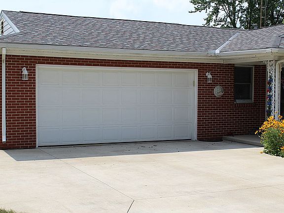 2nd image of 217 Vickie Ln