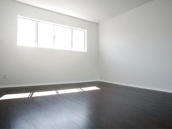 4th image of 5330 Zelzah Ave APT 10