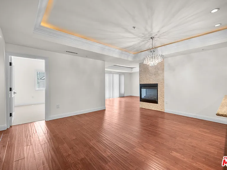 837 Crenshaw Blvd #301 — Photo 20