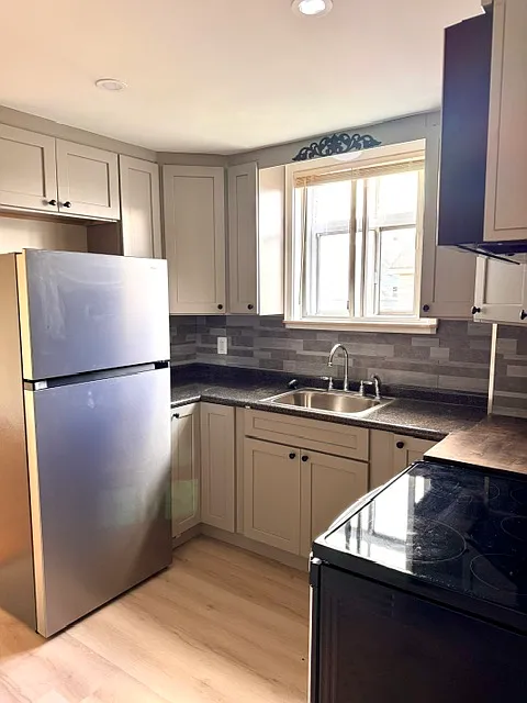 143 Pidge Ave #3
