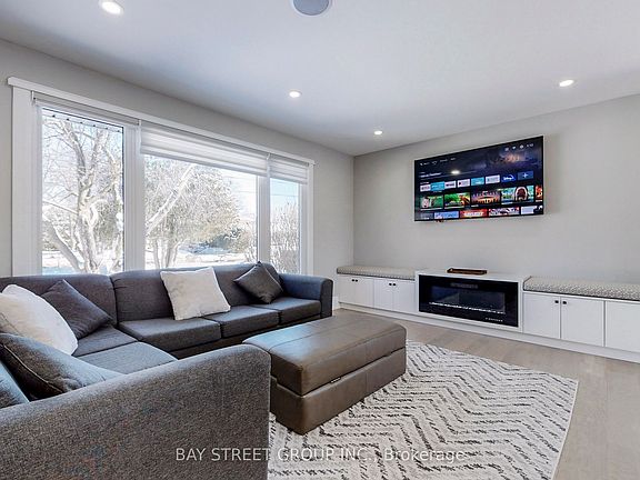 2nd image of 646 Simcoe Rd