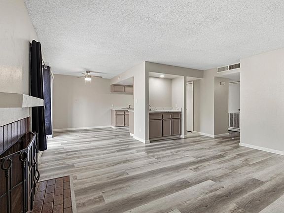 5th image of 3701 Colonial Dr APT 202
