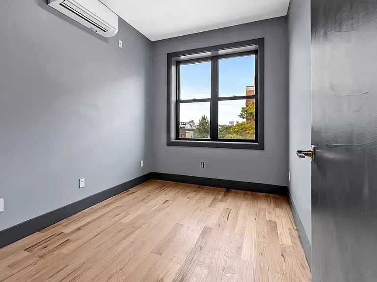 543 Albany Ave #2I — Photo 2