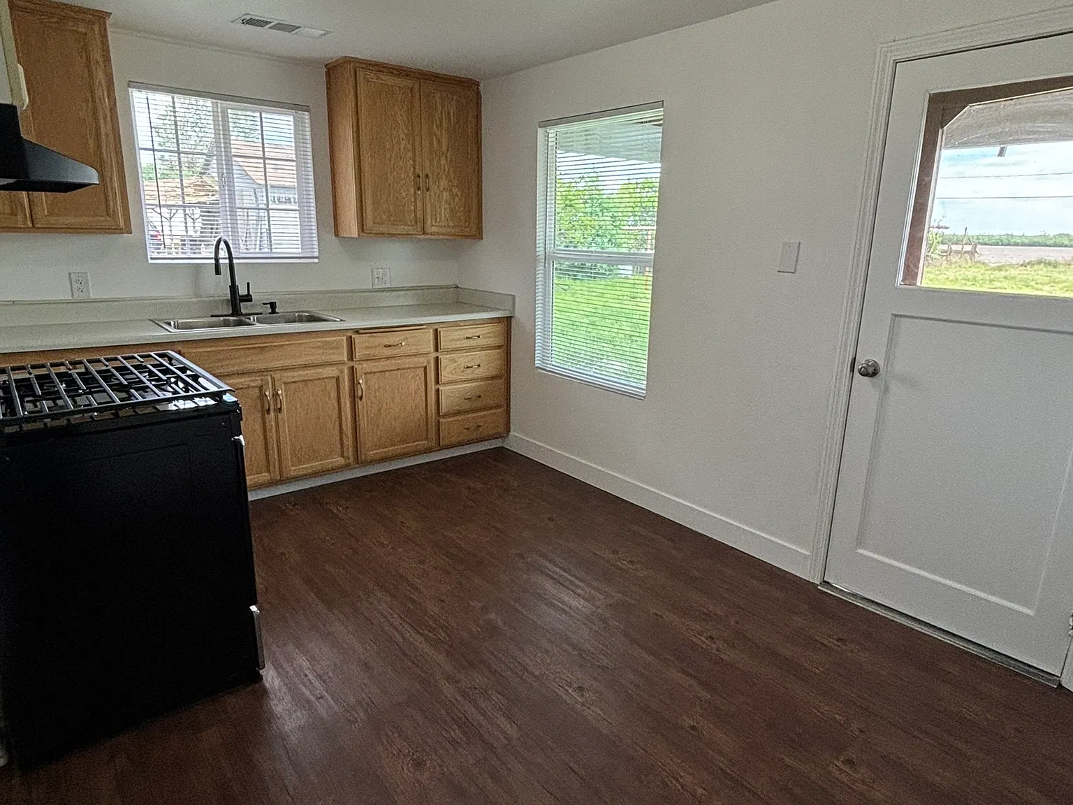 395 West Matheny Avenue Tulare CA 93274 - 1 — Photo 4