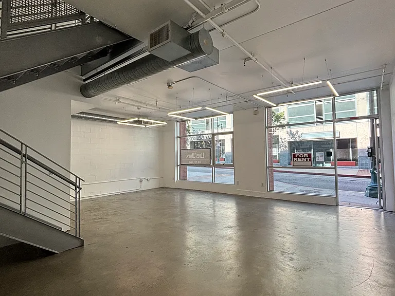 285 W 6th St #104 — Photo 1