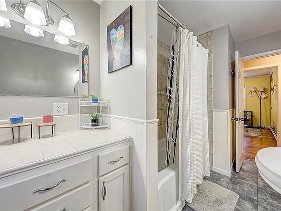 5th image of 536 W 97th St