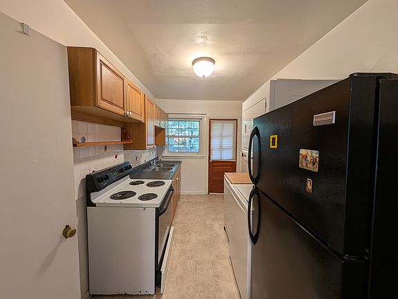 4th image of 211 Garden Ln #B