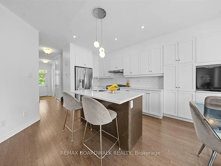 446 Meadowbreeze Dr — Photo 9