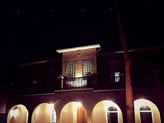 Front house accent lighting