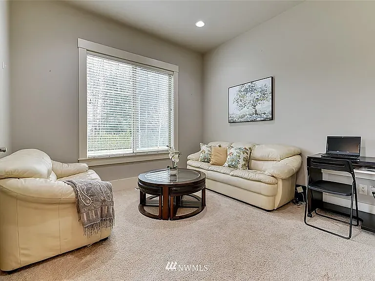 22798 SE 32nd St — Photo 9