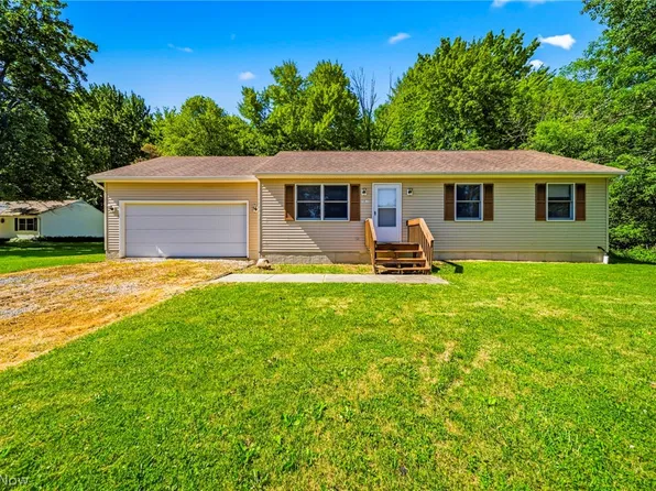1682 Sugar Creek Dr, Rock Creek, OH 44084