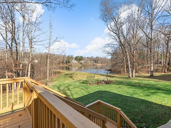 5th image of 77 Lake Forest Pl