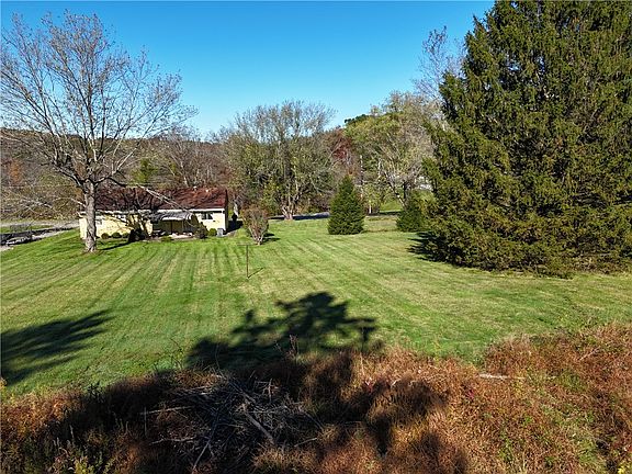 3rd image of 282 Pleasant View Dr
