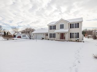 2082 Brookway Cres, Ontario, NY 14519