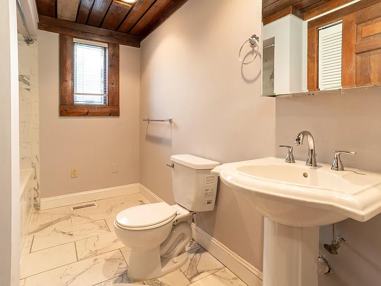 919 Franklin St — Photo 12