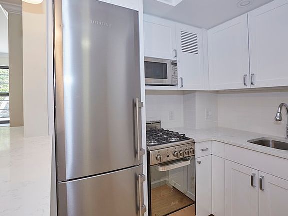 5th image of 460 E 79th St APT 2D