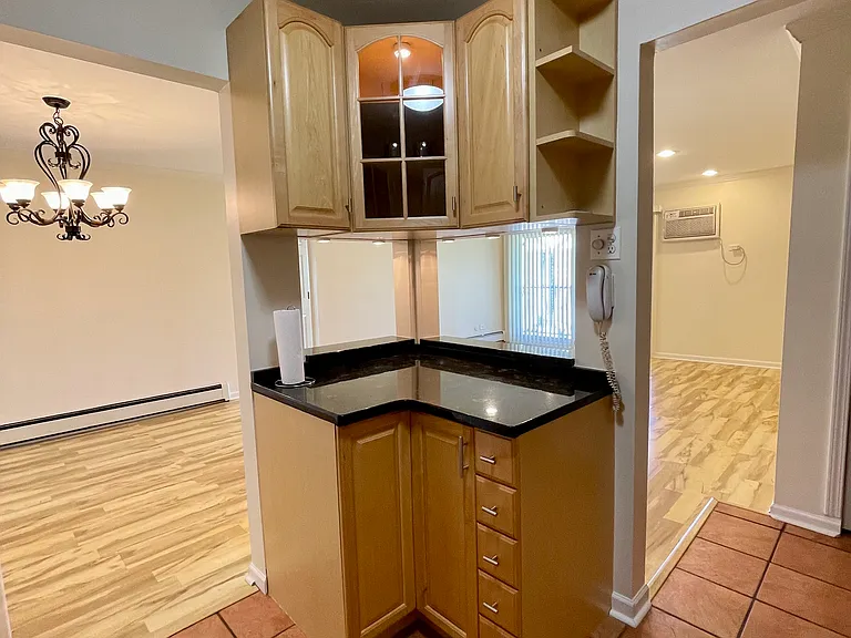 16W520 Lake Dr #207 — Photo 5