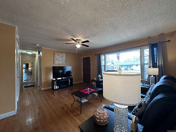 4th image of 423 Laughrun Dr