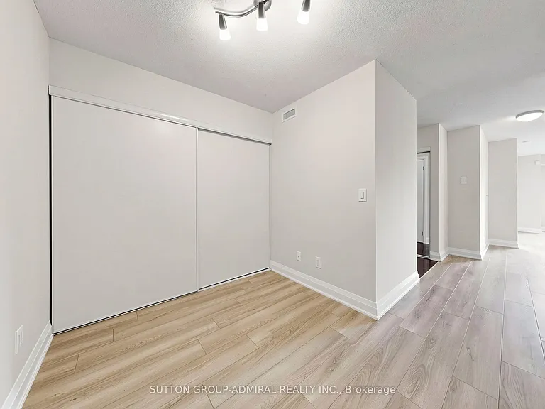 30 N Park Rd #202 — Photo 15