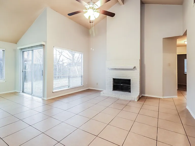16227 Corsair Rd — Photo 4