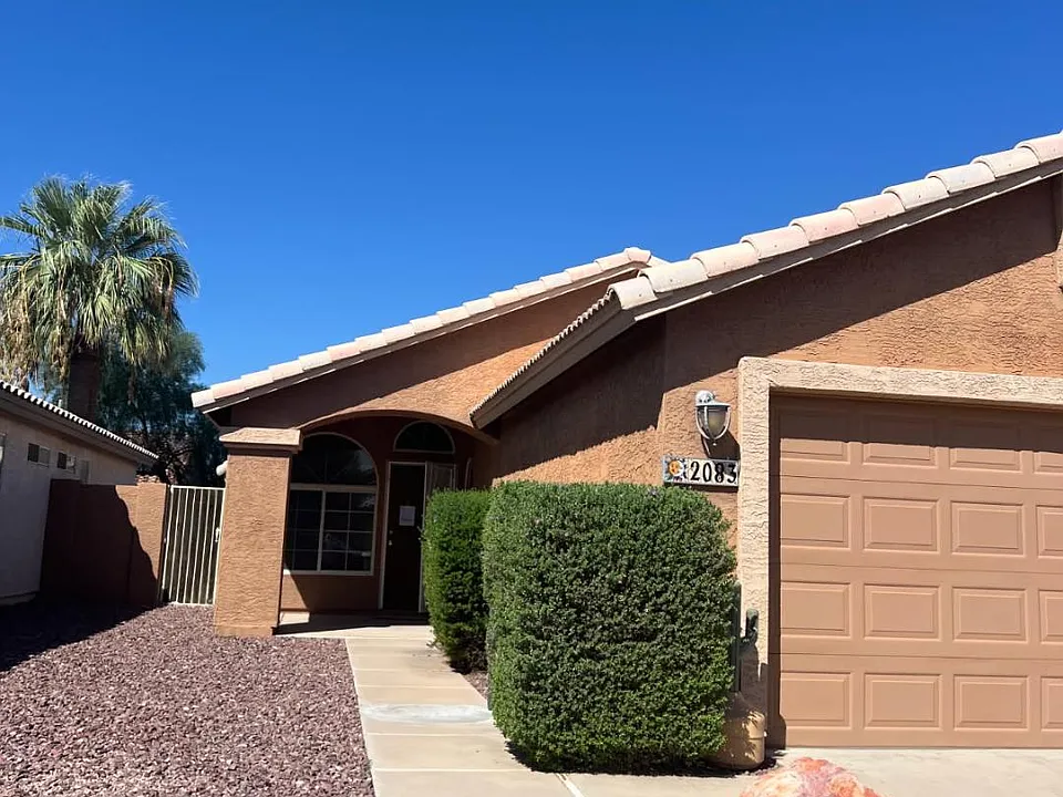 2083 N Sweetwater Dr