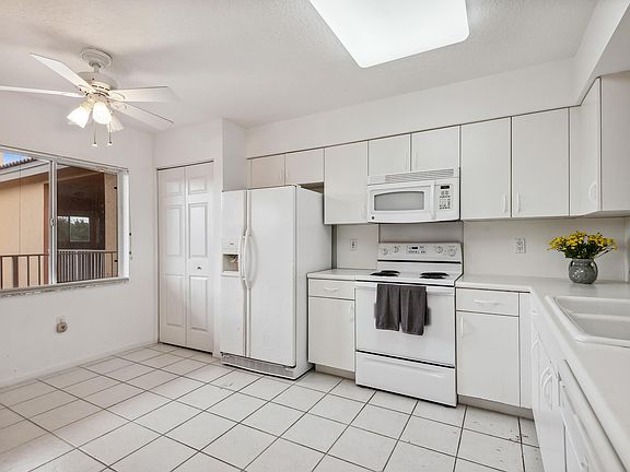 3rd image of 5810 Crystal Shores Dr APT 405