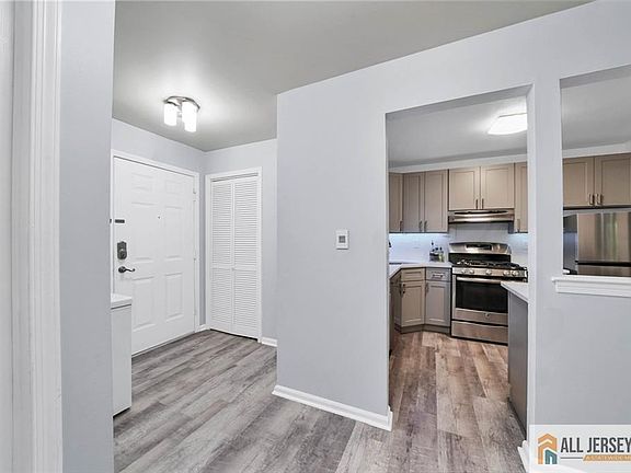2nd image of 902 Meadow Ct