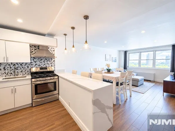 7100 JFK Blvd E #11R, Guttenberg, NJ 07093