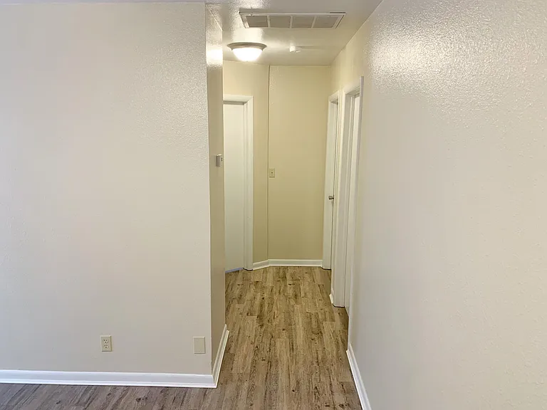 1146 E Alice St — Photo 7