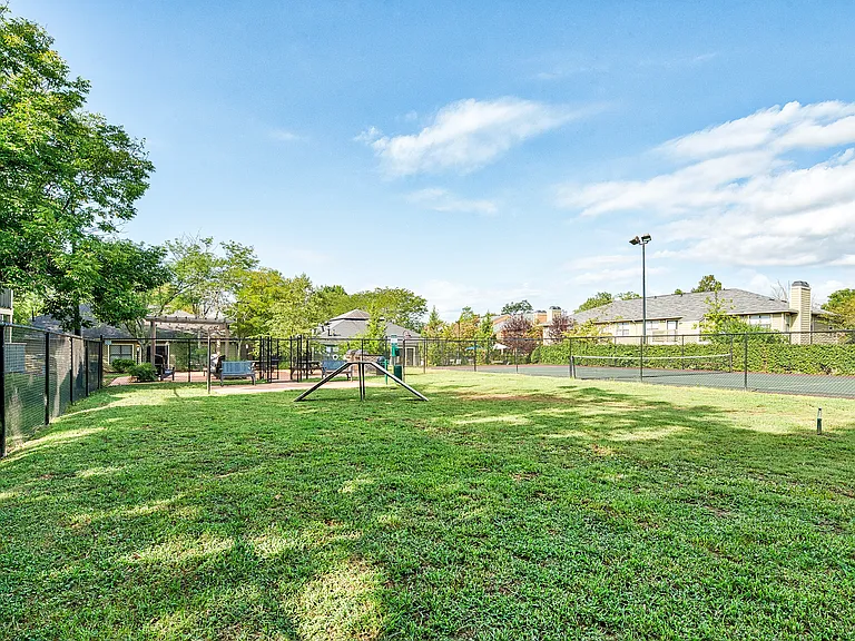 Stoney Brooke Apartments — Photo 23