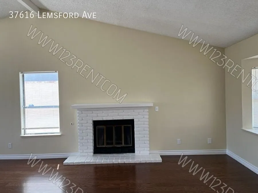 Recently Rehabbed 3bd/2 Bath Single Story Home Palmdale East — Photo 4