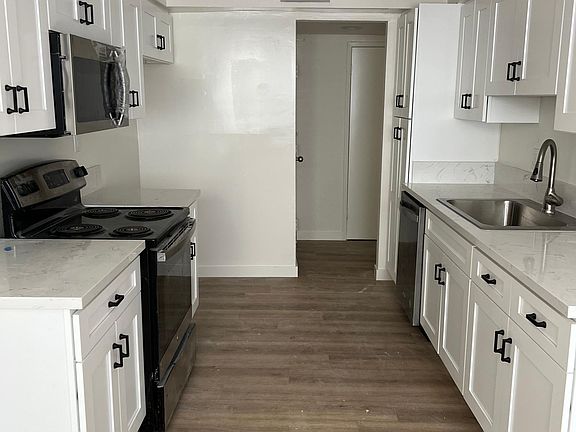 2nd image of 4605 Sylmar Ave APT 209